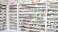 ふくもと調剤薬局の薬棚