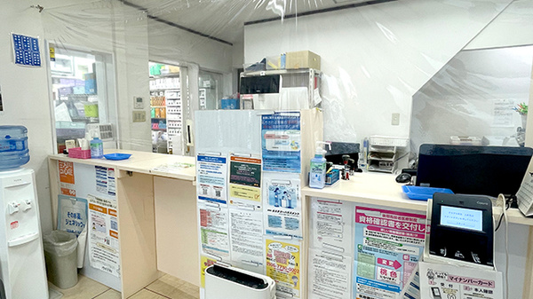 かるがも薬局 上新庄店の受付/カウンター