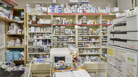 みどり薬局の薬棚
