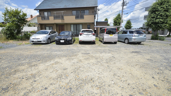 みどり薬局の駐車場