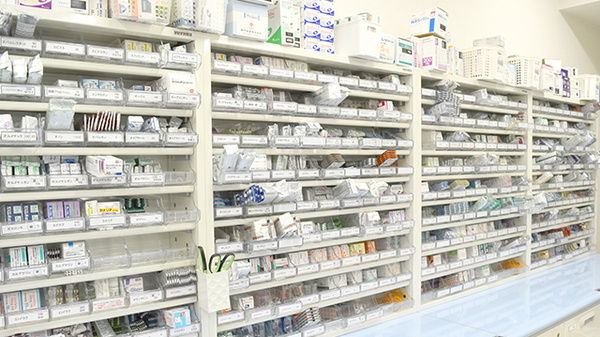 サン薬局　香芝南店の薬棚