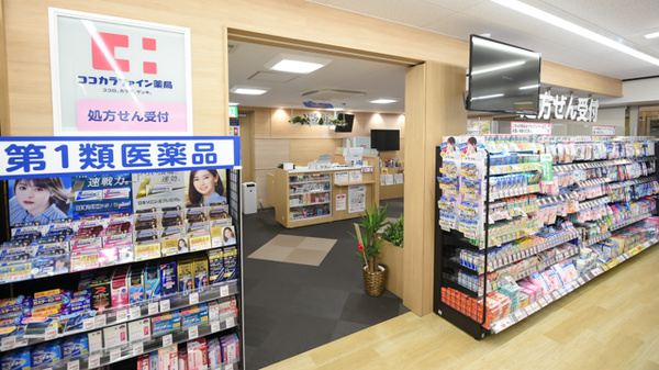 ココカラファイン薬局ビエラ茨木新中条店の入口
