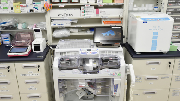 ココカラファイン薬局ビエラ茨木新中条店の調剤器具