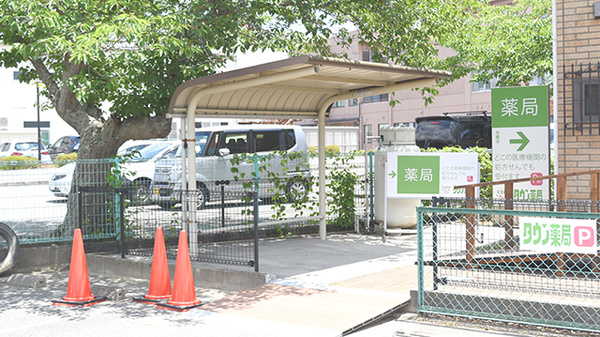 タウン薬局　本郷店の駐輪場