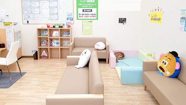 ハッピー調剤薬局　青森松原店の待合スペース