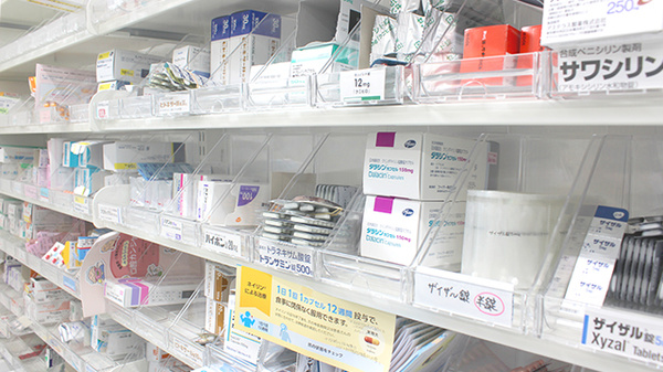 セキ薬局　若葉店の薬棚
