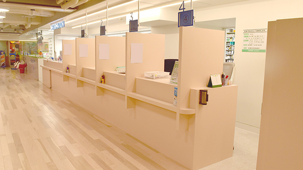 大賀薬局　西鉄福岡駅店の受付/カウンター