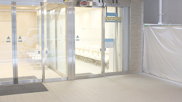 メトロファーマシー　日本橋小伝馬町の入口