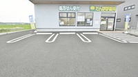 たんぽぽ薬局　みよし店の駐車場