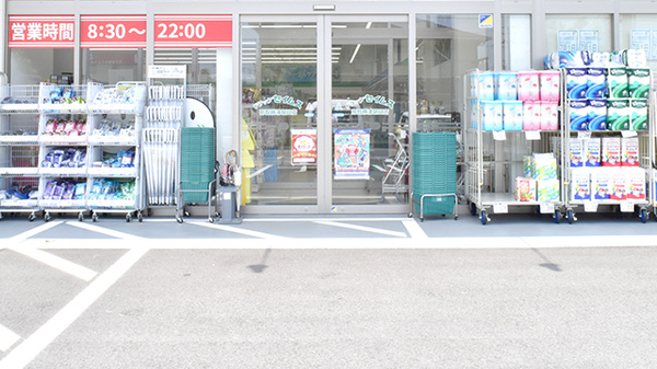 セイムス那智勝浦朝日薬局の入口