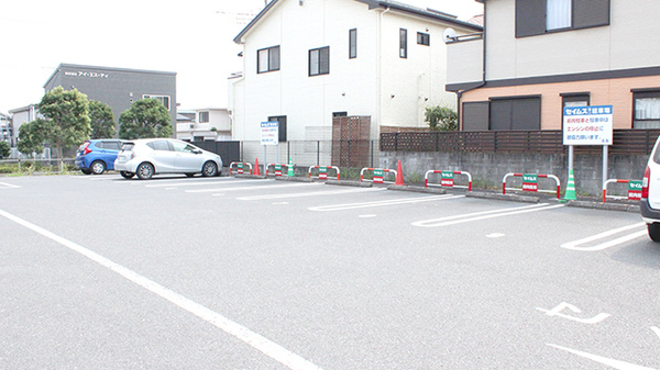 ドラッグセイムス浦和三室薬局の駐車場