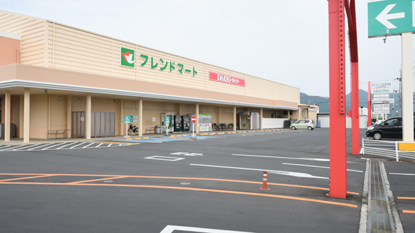 調剤薬局マリーン　五個荘店の駐車場