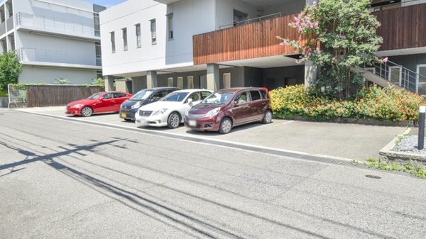 薬局人丸ファーマシー住吉川の駐車場
