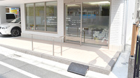ももの木薬局　赤羽南の入口