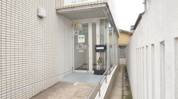 ちろる薬局の入口
