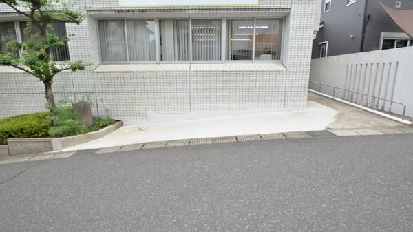 ちろる薬局の駐車場