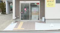 コスモ調剤薬局　麓山店の入口