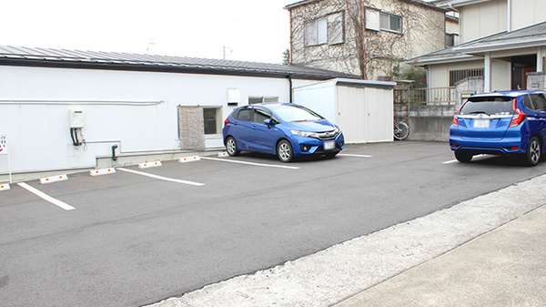 コスモ調剤薬局　麓山店の駐車場