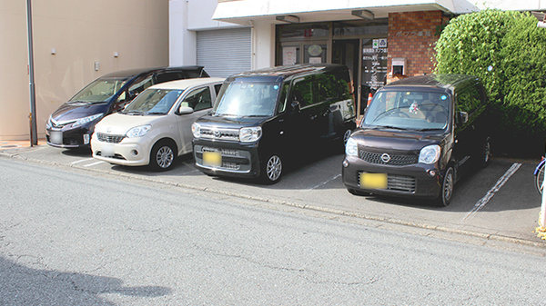 ポプラ薬局の駐車場