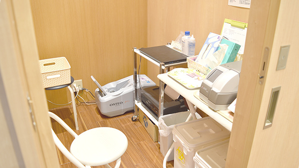 大泉グリーン薬局の検体測定室