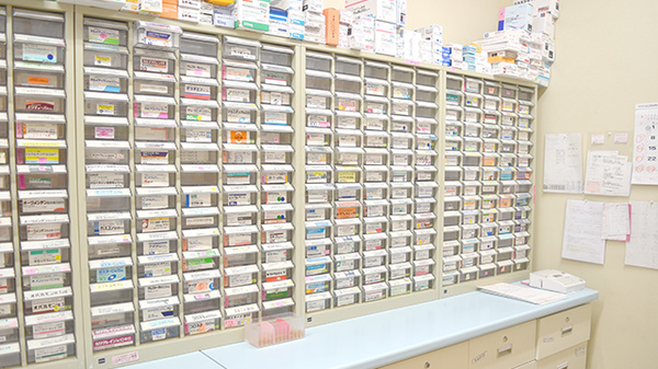 大泉グリーン薬局の薬棚