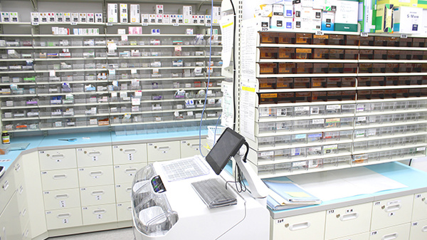 調剤薬局ツルハドラッグ盛岡津志田西店の調剤室