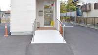 ドライブスルーしろやま薬局の入口