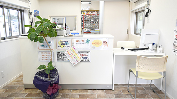 ドライブスルーしろやま薬局の受付/カウンター