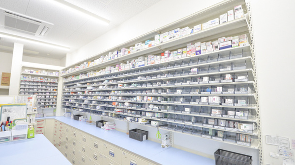 スギ薬局　草津大路店の薬棚