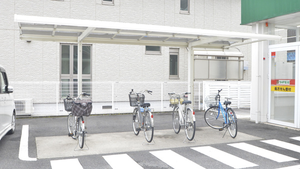 スギ薬局　草津大路店の駐輪場