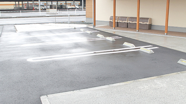 ドリーム薬局　安曇川店の駐車場