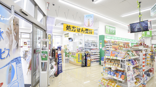 スギ薬局　西賀茂店の入口