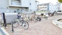 スギ薬局　平野西店の駐輪場