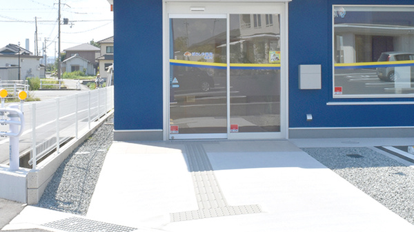 ぼうしや薬局　飾東店の入口