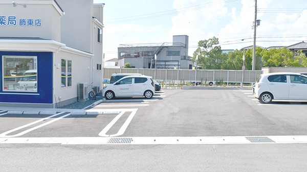 ぼうしや薬局　飾東店の駐車場