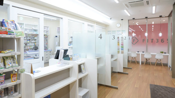 そうごう薬局　岡場駅前店の受付/カウンター