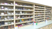 サカエ薬局児島店の薬棚