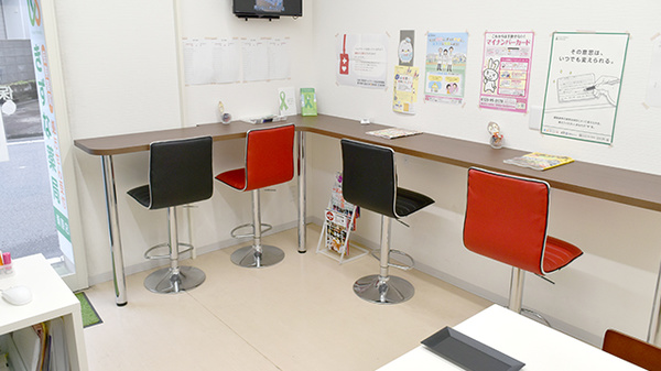 きずな薬局桑原店の待合スペース