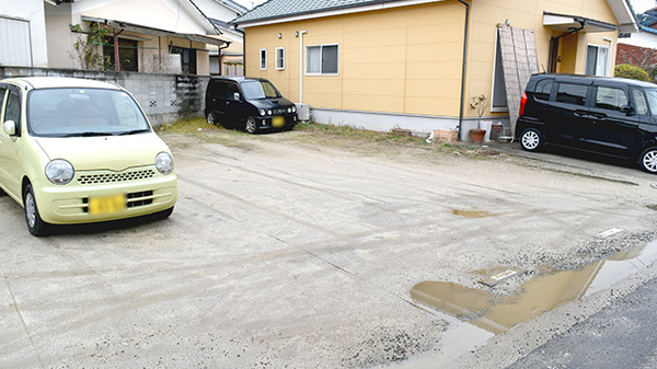 きずな薬局桑原店の駐車場