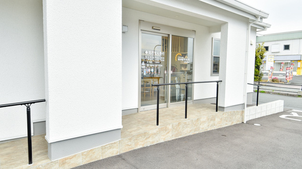 福神調剤薬局かやの森店の入口