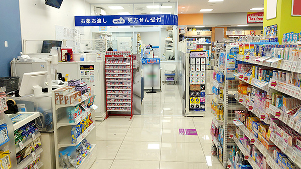 コクミン薬局イオンモール成田店の入口