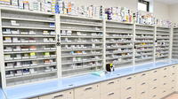 サルビア調剤薬局の薬棚
