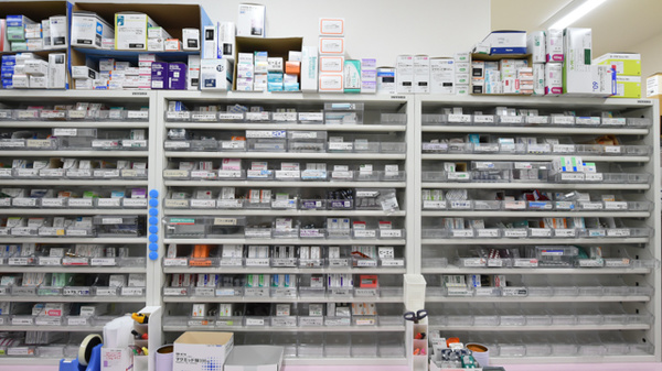 キリン堂薬局　城東今福西店の薬棚