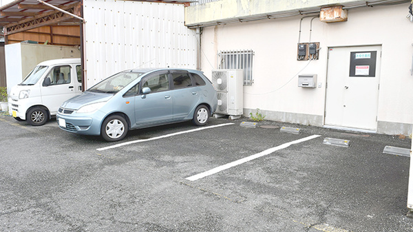 みゆき薬局の駐車場