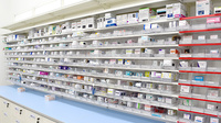 新生堂薬局　国府店の薬棚