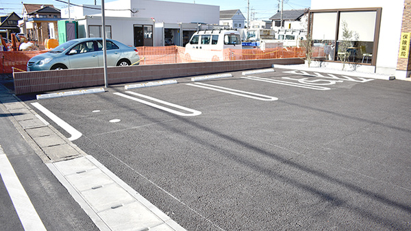 花・花薬局北茂呂店の駐車場