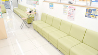 スギ薬局　葛飾白鳥店の待合スペース