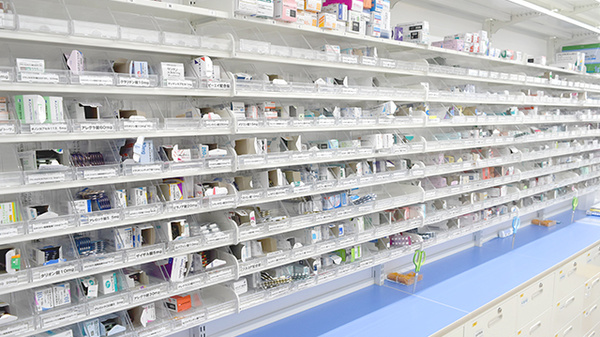 スギ薬局　武蔵野緑町店の薬棚