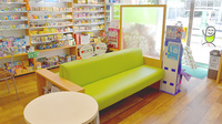 黒沢薬局　駅前店の待合スペース