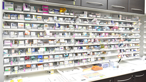 スマイル調剤薬局　あいずみ南店の薬棚